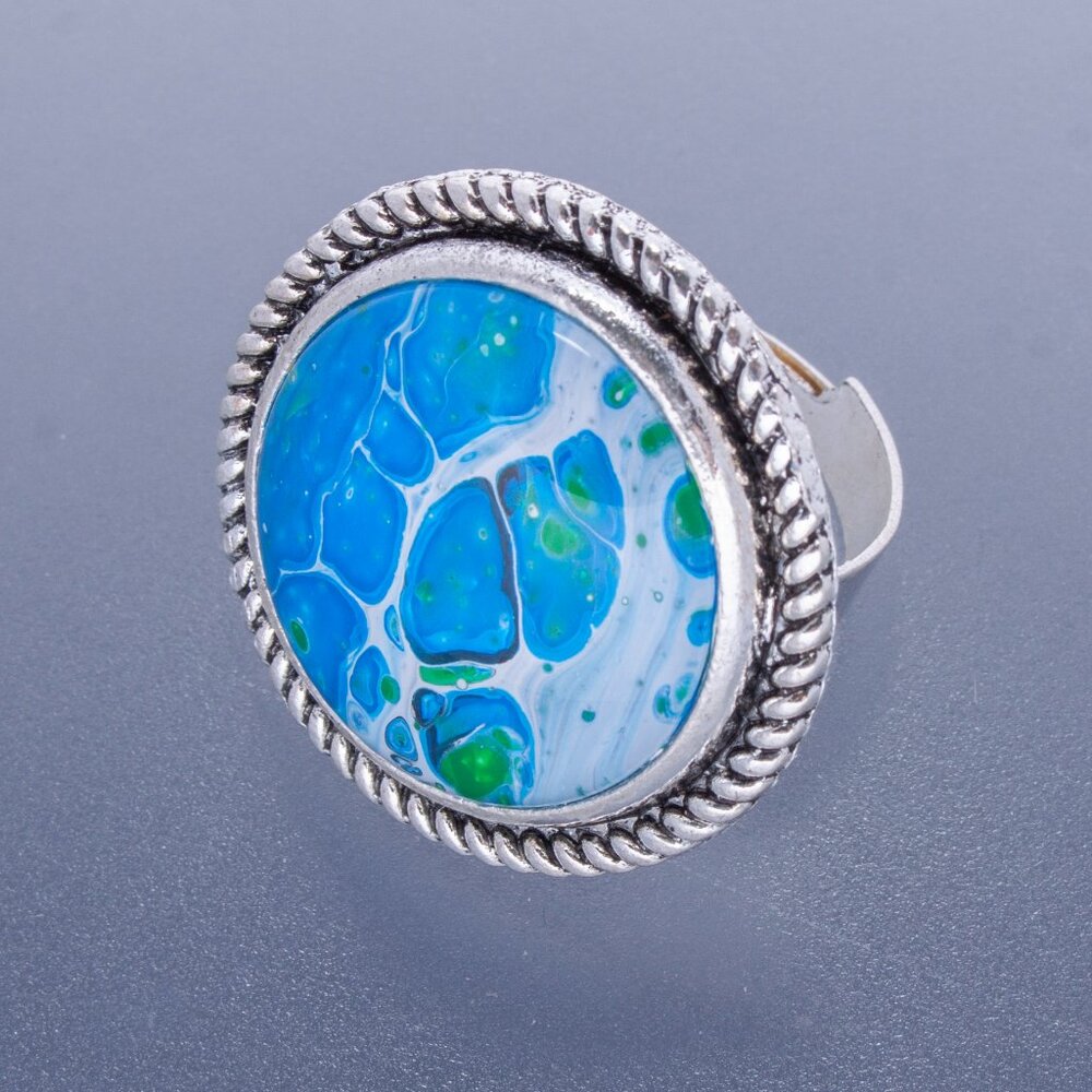 Handmade Fluid Art Expandable Ring – Blue & White Abstract Design